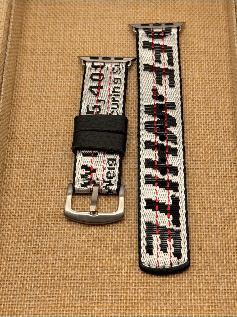 Replacement Watchband Black & White. Fits Apple 42/44/46/49mm watches.